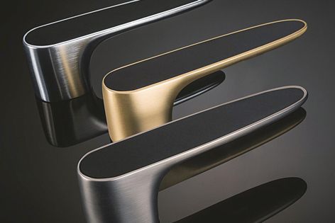 Pittella’s Compasso doorhandle, by esteemed Italian designer Franco Poli, can be customized for complete integration within a room.