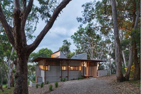 Bay Guarella House by Peter Stutchbury Architecture, winner in the New House Under 200 m2 category. Photography: Michael Nicholson.