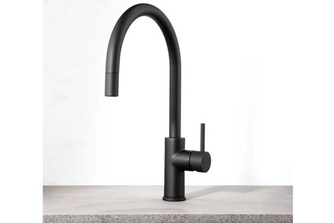 The Pegasi M curved pull-out sink mixer from Faucet Strommen in the matt-black Switzrok finish.
