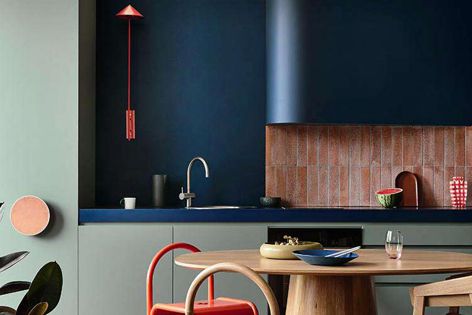 AbsoluteMatte HPL was used in this creative kitchen on the wall as a large splashback and on the rangehood in a wave-like curve.