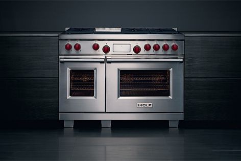 The Wolf 1219 mm Dual Fuel Range features 10 cooking modes.