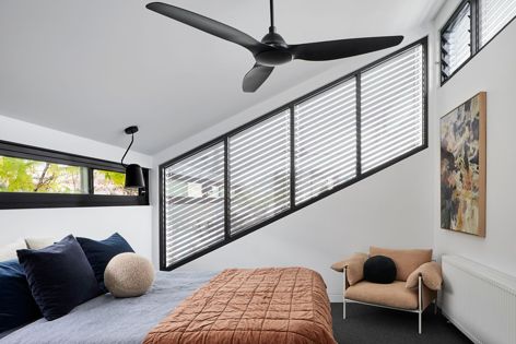 Warema’s functional range of external venetian blinds is designed for flexible light guidance, illuminating rooms with the desired amount of daylight.