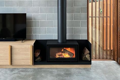 Expertly constructed by craftspeople in Portugal, the Linea 85 B freestanding fireplace was designed to reflect ADF’s heritage.