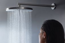 Water-efficient round-head showers