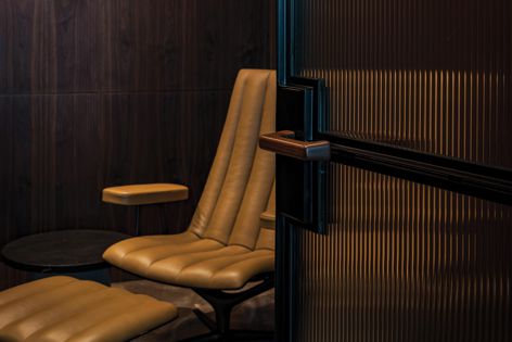 Tirar’s solid-timber pieces were installed in the Qantas Chairman’s Lounge at Brisbane Airport.
